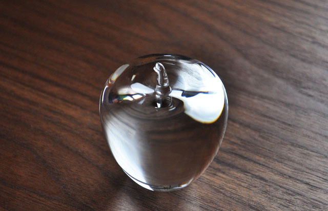 ペーパーウェイト　アップル イメージ