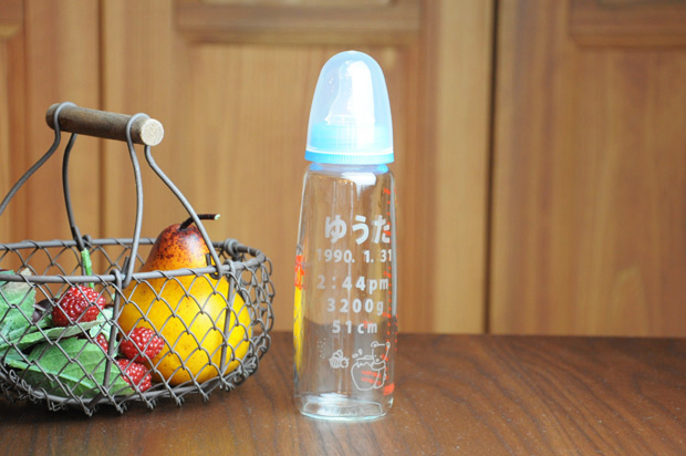 哺乳瓶　ブルー　イメージ