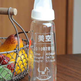 哺乳瓶　ホワイト